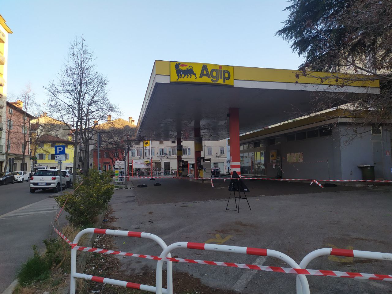 Immagine per L'ex distributore Agip da demolire, parcheggi e car sharing in centro a Gorizia